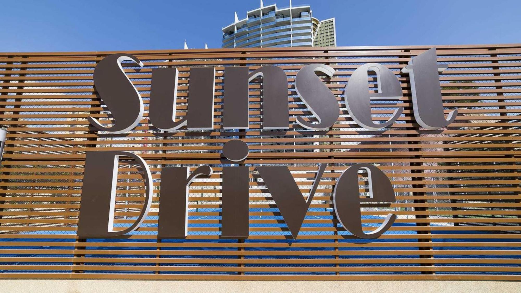 Sunset Drive 128 Luxury Beach Retreat By Car *